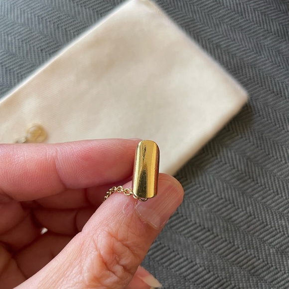 Auth LOUIS VUITTON Essential V Necklace Gold Metal M61083 - Picture 7 of 16